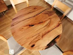 .
اینکه مناسب‌ترین تکه از چوب رو
برای قسمت‌های مختلف کار انتخاب کنیم،
از بخش‌های مهمِ کار ماست..
.
برای صفحه این میز، بخشی از پرنقش‌ترین و زیباترین قسمت‌های چوب رو انتخاب کردیم تا همیشه حرف تازه‌ای برای گفتن داشته باشه و کم‌نظیر بمونه..
.
.
--------------