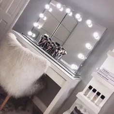 آینه اسکارلت هالیوود |  آینه آرایش روشن با چراغ های اطراف