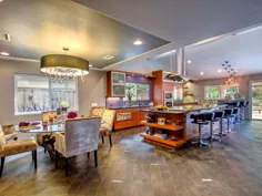 کانسپت آشپزخانه و اتاق غذاخوری مفهومی با کاشی چوبی به شکل چوب