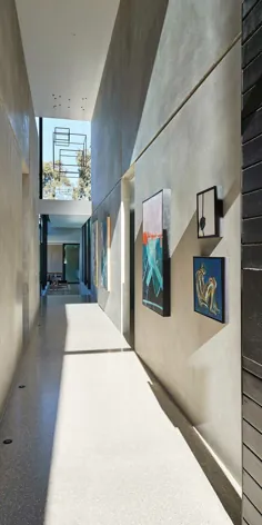 خانه مدرن مینیمالیست طراحی شده برای نمایش زیبایی بتن خام