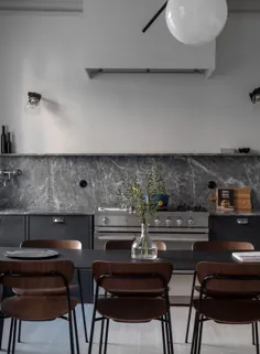 آشپزخانه مرمر خاکستری چشمگیر - طراحی COCO LAPINE