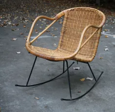 صندلی گهواره ای حصیری سبک مدرن دانمارکی با پایه های آهن سیاه