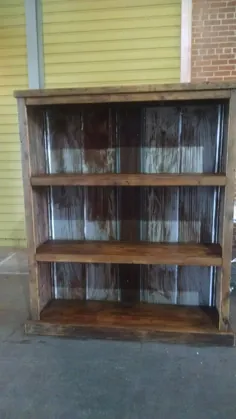 قفسه کتاب روستایی ، چوب اصلاح شده و قفسه حلبی قلع زنگ زده ، قفسه کتاب