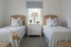 اتاق خواب بژ و آبی با کمد خواب سفید - کلبه - اتاق خواب