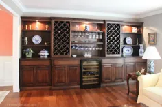 اتاق نشیمن کابینت نوشیدنی ساخته شده است