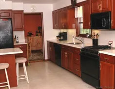 عکس آشپزخانه - سنتی - آشپزخانه چوبی متوسط ​​، گیلاس رنگ (صفحه 2)