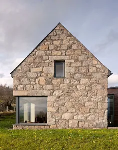 ساختمانهای سنگی متروکه در یک خانه اسکاتلندی احیا شده و تصور می شوند