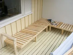 مبل در فضای باز ساخته شده از چوب پالت