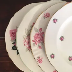 مجموعه ای از 4 صفحه Vintage Mismatched Plates Pink Florals Mix و |  اتسی