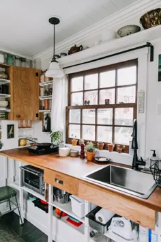 این آشپزخانه کوچک با راه حل های ذخیره سازی هوشمندانه پر شده است