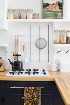 قفسه ظروف مفتولی DIY چنین راه حل هوشمندی برای پشت اجاق گاز است
