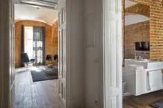 آپارتمان گرم با دیوارهای آجری نمایان و طراحی شده توسط Arhitektura AB Objekt