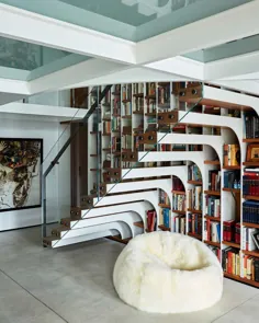 قفسه های کتاب که به پله ها تبدیل می شوند ... و موارد دیگر را در این آپارتمان در نیویورک مشاهده کنید