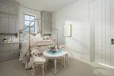 اتاق خواب دخترانه خاکستری و صورتی با تخت خواب سایبان طلایی - انتقالی - اتاق دخترانه