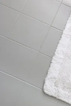 من چگونه کف کاشی و سرامیک حمام خود را نقاشی کردم: یک DIY ساده (و ارزان!) |  رانده شده توسط دکور