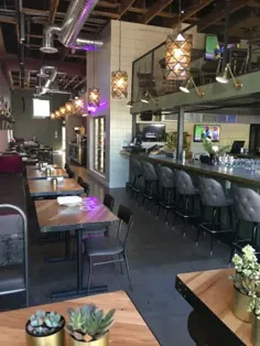 Rott n 'Grapes RoRo بار نوشیدنی ، رستوران را به مرکز شهر ققنوس می آورد
