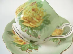 فنجان و بشقاب چای رویال آلبرت ، گلهای رز زرد روی فنجان و بشقاب چای سبز ، گل رز چای رویال آلبرت.