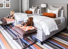 تختخوابهای دوقلوي نارنجی و خاکستری شطرنجی با گلدانهای نارنجی هرمس - انتقالی - اتاق پسران