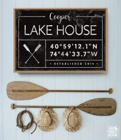 تابلوی خانه دریاچه شخصی ، بوم نام خانوادگی روستایی برای تالاب دریا ، مختصات موقعیت مکانی GPS سفارشی ، دیوار هنر خانه سیاه بوهو {GDB}