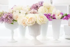 جمع آوری گلدان های شیشه ای شیر برای گلها - نستر مبارک مبارک