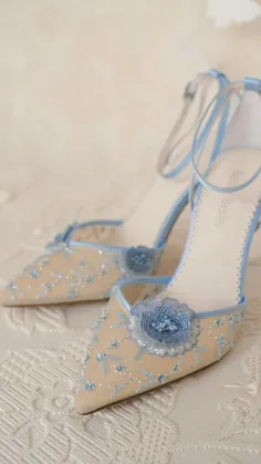 کفش عروسی آبی افسانه ای برای سیندرلا مدرن