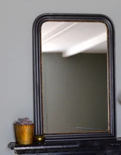 آینه دیواری طلایی لبه طلایی.  پیش سفارش ممکن است