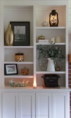 نحوه تزئین قفسه کتاب برای یک نگاه ساده به پاییز