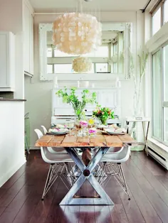 صندلی Eames یکی دیگر از موارد کلاسیک است که تقریباً با هر سبکی در اتاق ناهار خوری متناسب است - Decoist