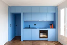 یک مکعب آبی در مینی آپارتمان دوره پاریس