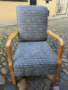 صندلی بازویی لهجه ای که به طور سنتی با روکش داخلی دوباره ساخته می شود - Arts & Crafts Antiques