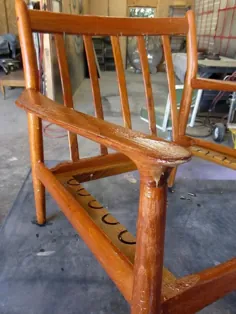 چگونه یک صندلی مدرن Vintage Midcentury را تازه سازی کنیم