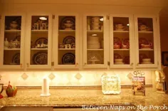 ذخیره سازی جدول برای ظروف ظرفشویی ، ظروف تخت ، حلقه های دستمال ، دستمال و ظروف شیشه ای
