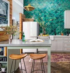 حسادت اتاق: یک چلپ چلوپ سبز این آشپزخانه را از ساده به جسورانه و بد بو تبدیل کرد