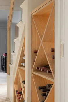 ایده ذخیره سازی نوشیدنی ساده برای فضای کوچک زیر پلکان مدرن - Decoist