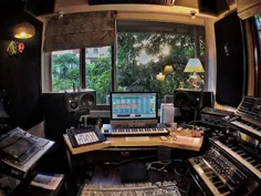 عکس اینستاگرام AudioGearz: "یک استودیوی شیرین که برای برخی از تولیدات موسیقی راحت به نظر می رسد.  ؟  توسطblottin #musicstudio #musicproducer "