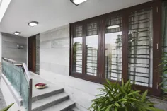 جایزه برنده جایزه در KK Nagar Chennai ، طراحی شده توسط معماران انصاری ، برنده جوایز تلویزیونی Dalmia Vijay 2014 برای بهترین خانه در منطقه چنای شده است.  این خانه زیبا در زمینی به مساحت 2500 فوت مربع ساخته شده است