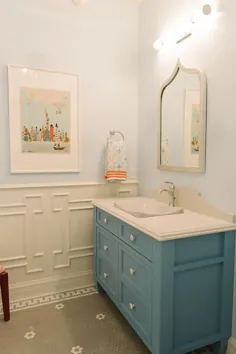 دستشویی حمام آبی با آینه خاکستری - کلبه - حمام - بنیامین مور بلو ژان