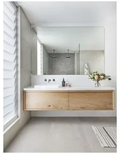 حمام خاکستری روشن و سفید