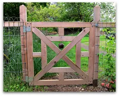 هشدار و خوشامدگویی: زنگ قدیمی برای یک دروازه جدید - مزرعه شبدر بلند