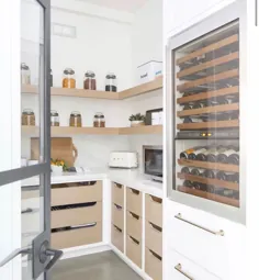 کلی لادویگ در اینستاگرام: "شربت خانه ... آشپزخانه آماده ... انبار شربت خانه ... هرچه می خواهید آن را بنامید ، این فضا توسطbrookewagnerdesign بسیار شگفت انگیز است.  شما چیه ... "