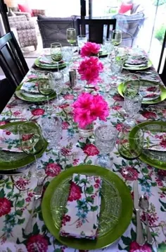 مهمانی شام دوست دخترانه با رومیزی Rhododendron