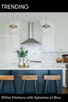 روند طراحی آشپزخانه: آشپزخانه های سفید با چاشنی های آبی