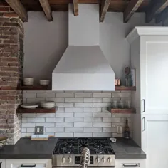 آنا؟ post پست نمایه اینستاگرام نوسازی خانه DIY: "نقاشی شده است !!!  من دوست دارم که چقدر تمیز و ساده به نظر برسد اما من تعجب می کنم که آیا هود محدوده برای مطابقت با یک قطعه اصلاح نیاز به پایین دارد... "