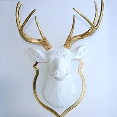 سر گوزن مصنوعی سفید و طلایی با تابلو سپر تطبیق دهنده