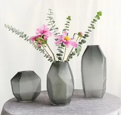 گلدان شیشه ای خاکستری شکل نامنظم برش سرد دستی با کیفیت عالی