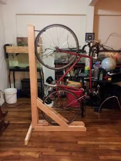 قفسه دوچرخه عمودی از 2x4s (تک دوچرخه)