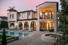 11000 فوت مربع خانه مدرن به سبک اسپانیایی در بورلی هیلز ، کالیفرنیا.  15،950،000 دلار