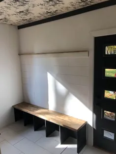 DIY ساخته شده در نیمکت برای Mudroom