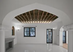Atelier XÜK پسوند سقف گوه ای شکل را به ویلا به سبک اسپانیایی در شانگهای اضافه می کند