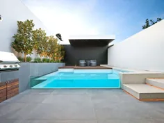 استخر شنای مدرن با سنگ بلوست طراحی شده - Eco Outdoor |  طرح های استخر شنا ، طرح های استخر ، Sw